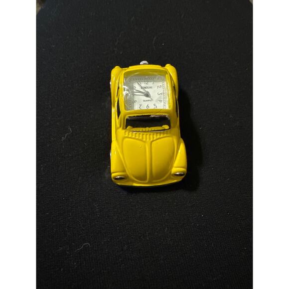 VINTAGE RARE DIE CAST VW CAR RUMOURS CLOCK VOKSWAGEN BEETLE DESIGN Yellow Read - Picture 2 of 6